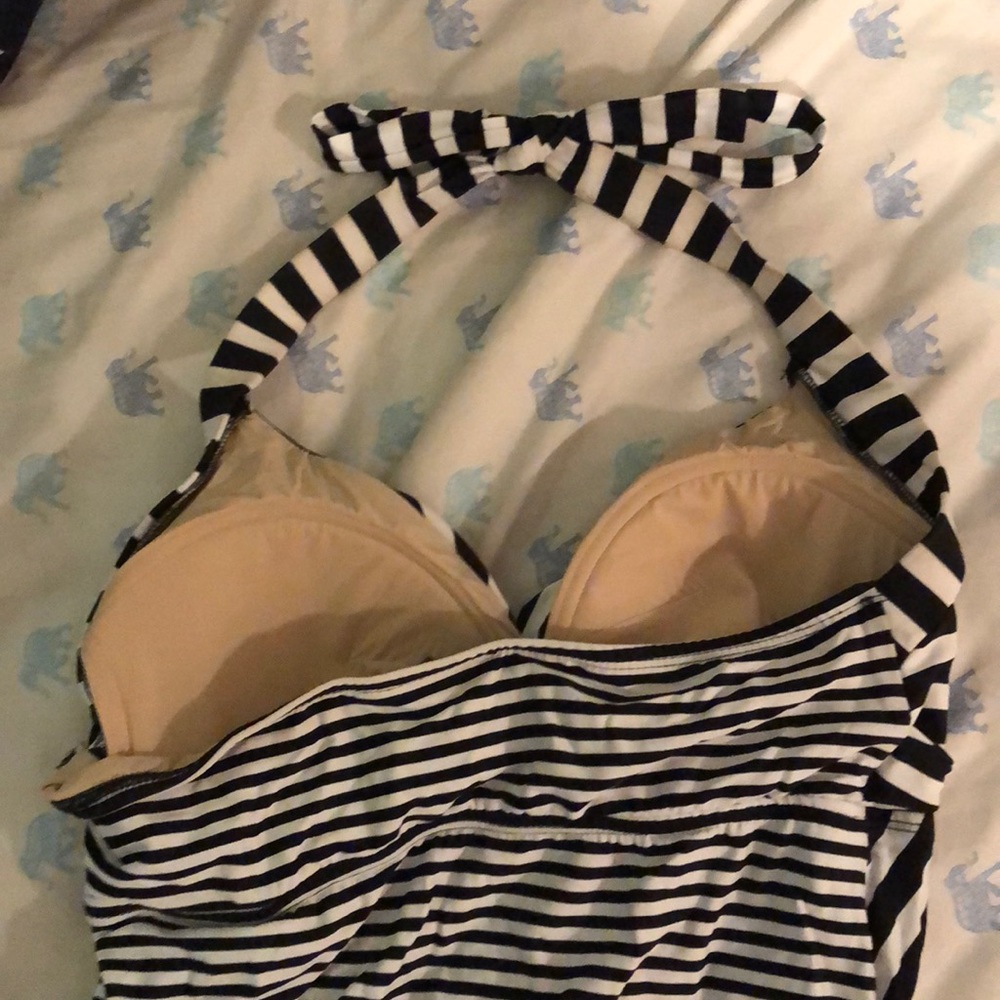 Bathing suit - Picture 2 of 3